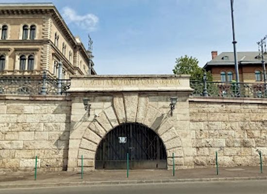 hungary/central-hungary/landmark/alagut-a-kozponti-vasarcsarnokba