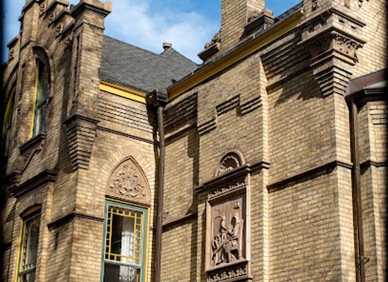 illinois/chicago/landmark/terra-cotta-row