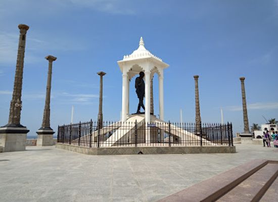 india/puducherry/landmark/mahatma-gandhi-statue