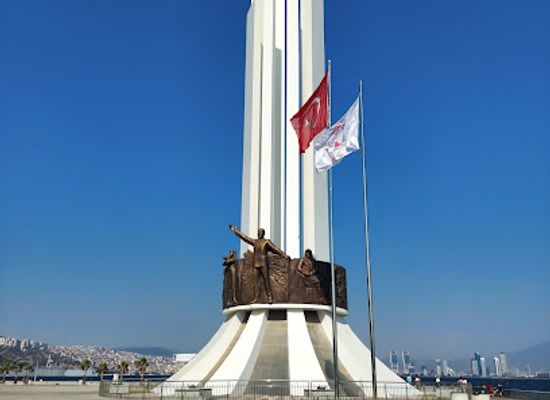 turkiye/izmir/karsiyaka/landmark/ataturk-monument-karsiyaka