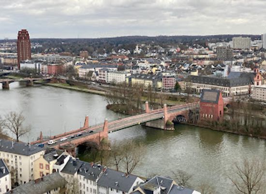 germany/frankfurt/sachsenhausen/landmark/alte-brucke