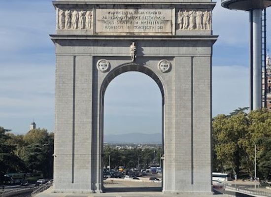 spain/madrid/landmark/arco-de-moncloa