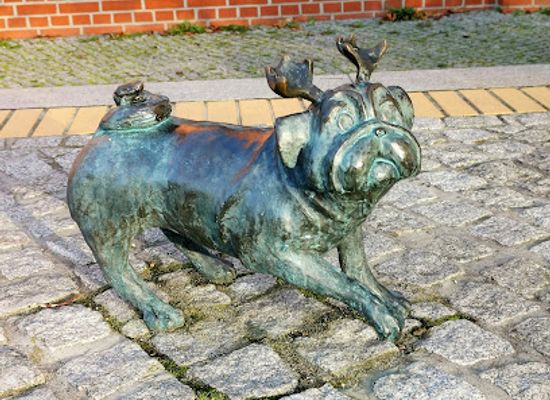 germany/brandenburg/landmark/waldmops-denkmal-homage-an-loriot