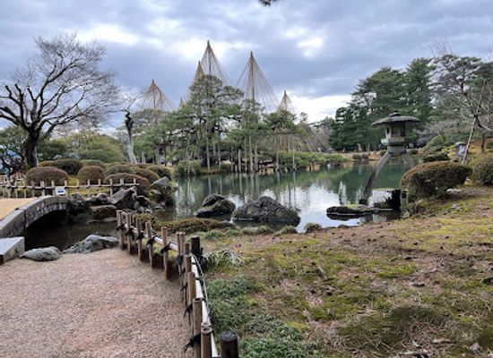 japan/kanazawa/kenrokuen-garden/landmark/kenrokuen-garden-kamisaka-gate