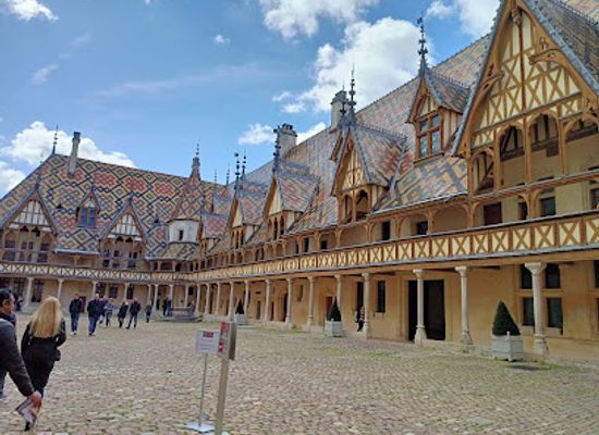 france/burgundy-vineyards/landmark/musee-du-vin-hotel-des-ducs-de-bourgogne