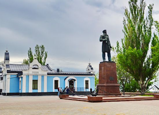 ukraine/mykolaiv-region/landmark/monument-to-admiral-makarov