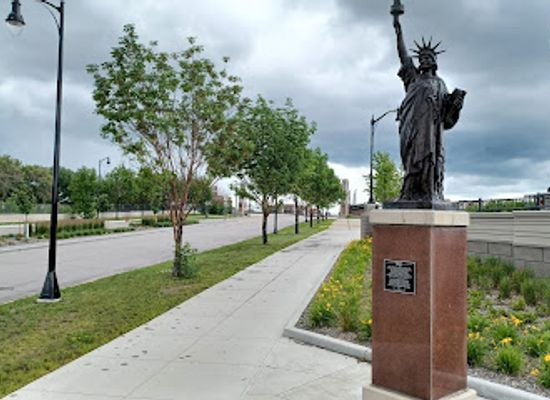 north-dakota/fargo/fargo-moorhead/landmark/statue-of-liberty-park