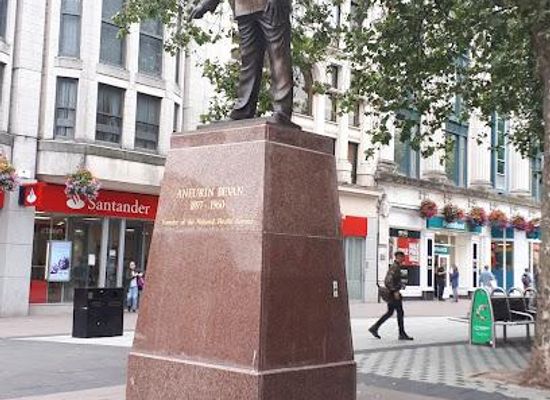 united-kingdom/cardiff/landmark/aneurin-bevan-statue-by-robert-thomas-1987