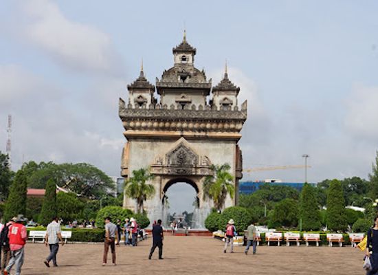 laos/golden-triangle/landmark/patuxay-victory-monument