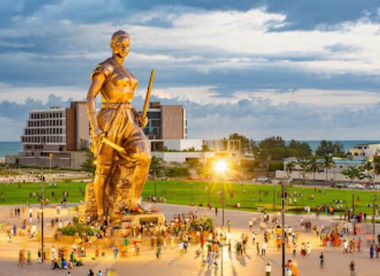 benin/littoral/landmark/amazon-statue