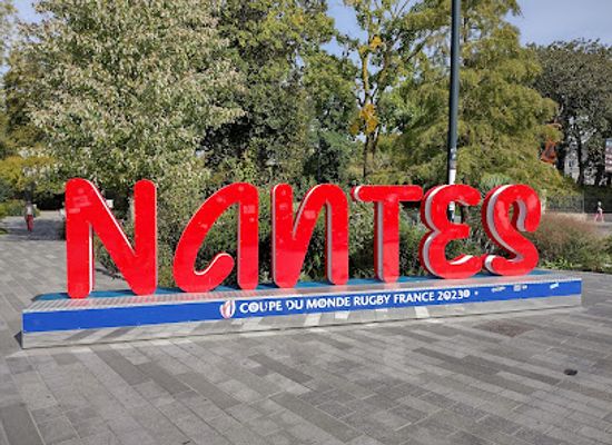 france/nantes/landmark/giant-nantes-sign