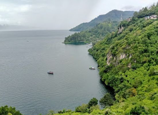 indonesia/lake-toba/landmark/batu-gantung