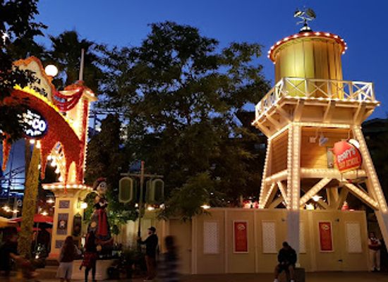 california/anaheim/downtown-disney-district/landmark/the-disney-gallery