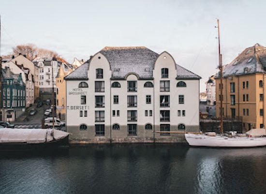 norway/alesund/landmark/brosundet