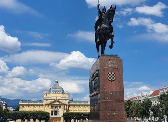 croatia/zagreb/landmark/monument-to-king-tomislav