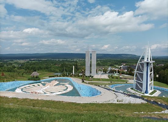poland/Świętokrzyskie-mountains/landmark/sabat-krajno-park-rozrywki-i-miniatur