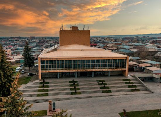 armenia/gyumri/landmark/vardan-ajemyan-drama-theater