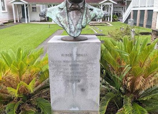 south-carolina/beaufort/landmark/robert-smalls-statue