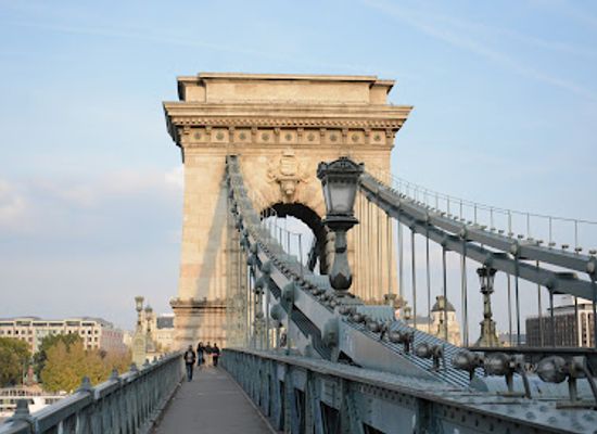 hungary/central-transdanubia/landmark/szechenyi-chain-bridge