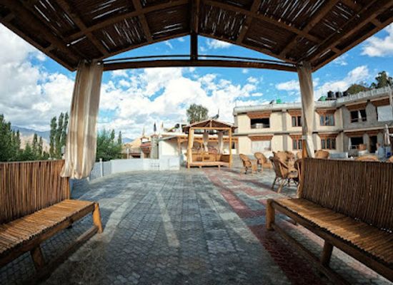 india/leh/landmark/cho-palace