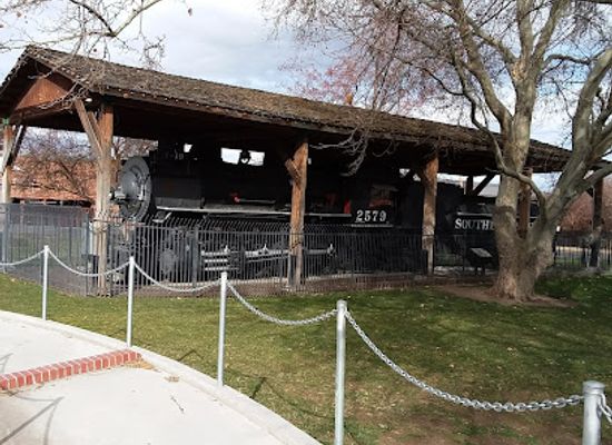 oregon/klamath-falls/landmark/southern-pacific-steam-locomotive-2579