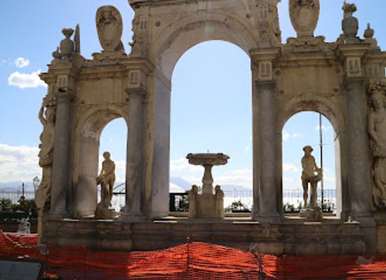 italy/naples/landmark/fontana-del-gigante