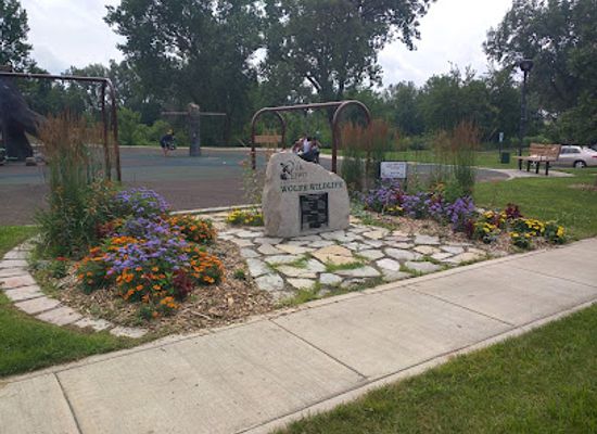 illinois/oak-lawn/landmark/wolfe-wildlife-park