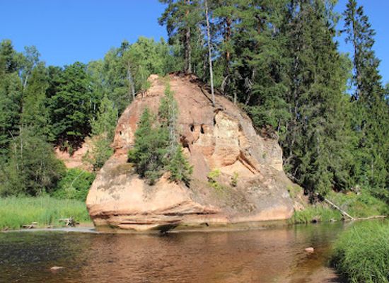 latvia/teici-nature-reserve/landmark/zvartes-rock
