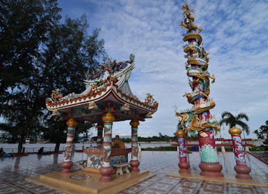 thailand/rayong/landmark/laem-charoen-beach