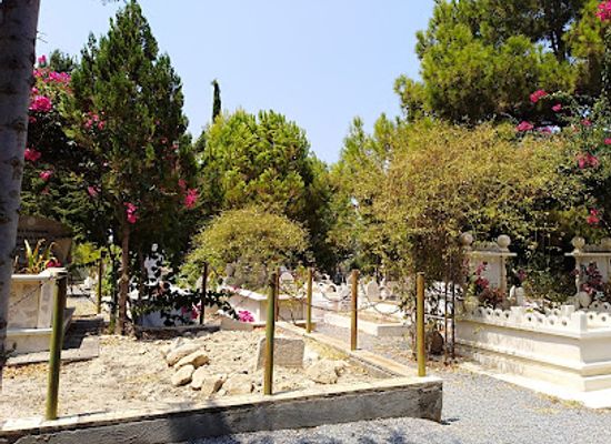 cyprus/kyrenia/lapta/landmark/lapta-mezarligi