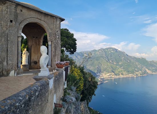 italy/ravello/landmark/villa-cimbrone-gardens