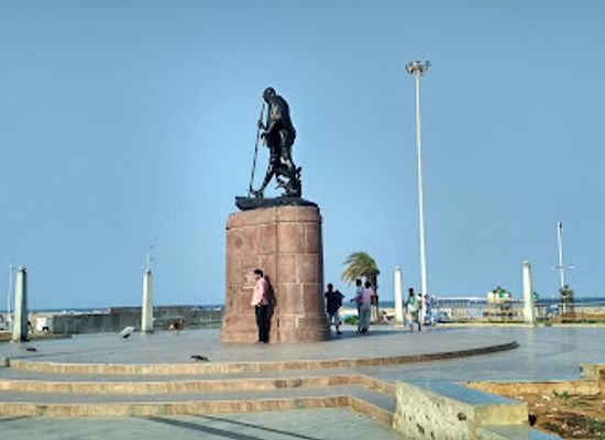 india/tamil-nadu/landmark/mahatma-gandhi-statue