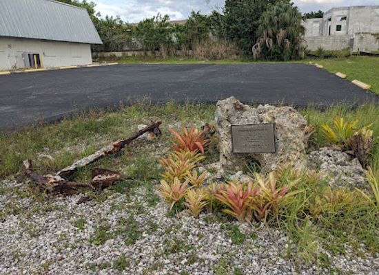 florida/marco-island/landmark/marco-island-historical-landmark-pineapple-plantation