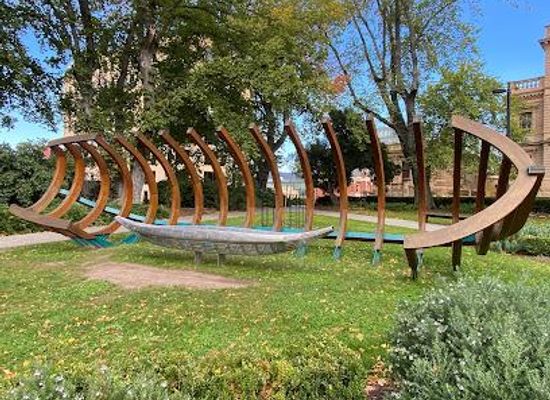 australia/hobart/landmark/two-islands-sculpture