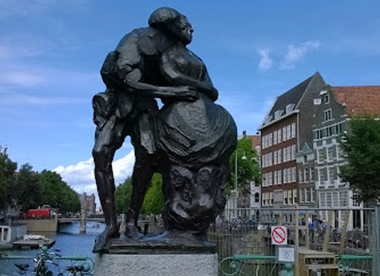 netherlands/amsterdam/landmark/bredero-monument-by-piet-esser-1968