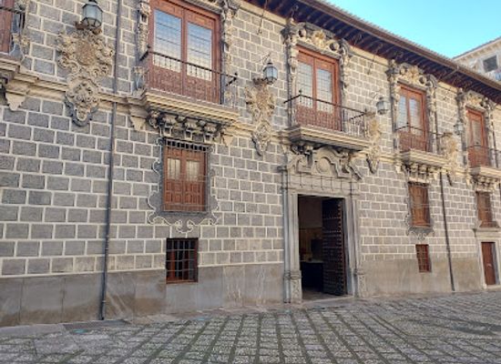 spain/granada/centro-sagrario/landmark/palacio-de-la-madraza
