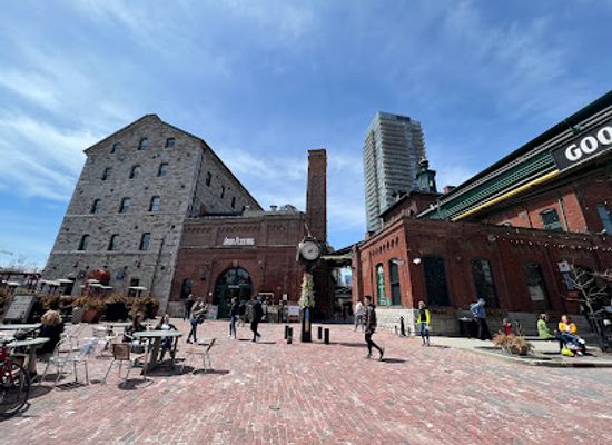 canada/toronto/distillery-district/landmark/big-heart