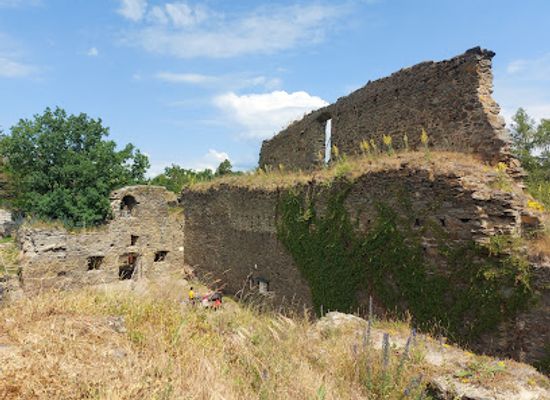 czechia/west-bohemia/landmark/zricenina-hradu-buben