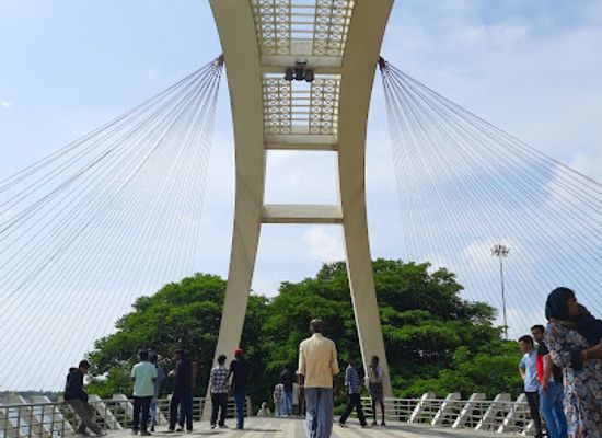 india/kochi/landmark/rainbow-hanging-bridge