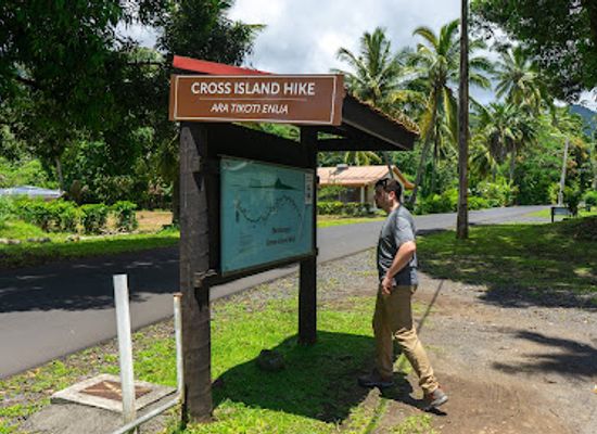 cook-islands/avatiu/landmark/avatiu-road-cross-island-hike-sign