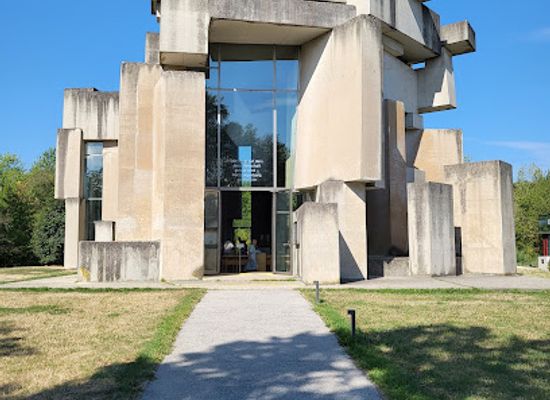 austria/vienna/liesing/landmark/wotrubakirche-katholische-kirche-zur-heiligsten-dreifaltigkeit