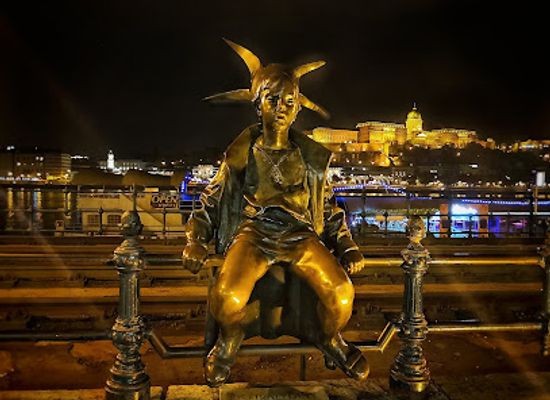 hungary/transdanubia/landmark/vigado-ter