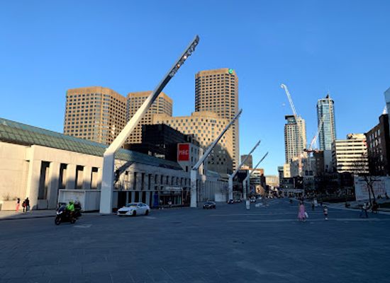 canada/montreal/quartier-des-spectacles/landmark/place-des-festivals