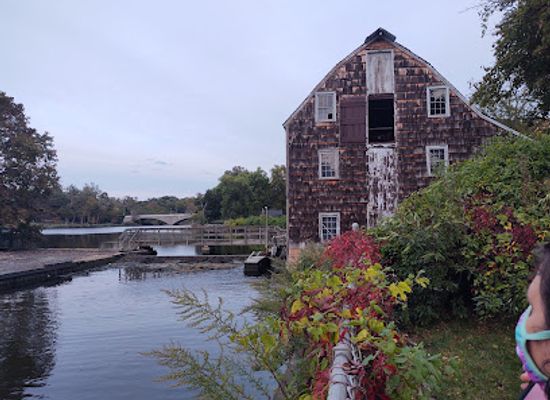new-york/new-york-metropolitan-area/landmark/saddle-rock-grist-mill