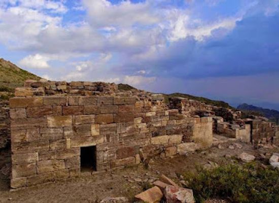 yemen/lahij/landmark/jabal-al-awd