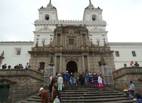 ecuador/central-sierra/landmark/iglesia-de-santo-domingo