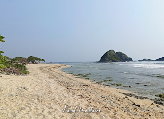 philippines/pagudpud/landmark/dos-hermanos-island
