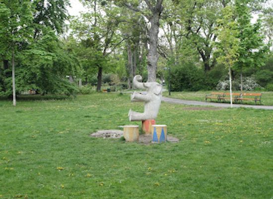 austria/vienna/landstrasse/landmark/skulptur-elefant