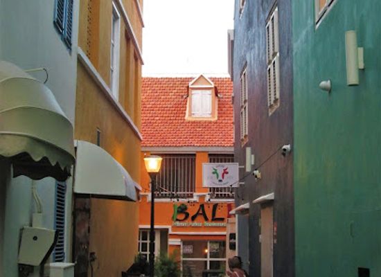 curacao/willemstad/punda/landmark/wind-alley