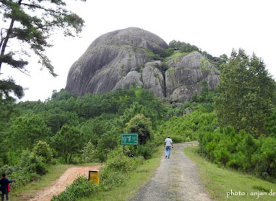 india/meghalaya/landmark/kyllang-rock